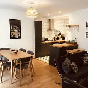 Apartment Flat, 3 Bedrooms, Sleeps 6, Close To Shops And, Brighton