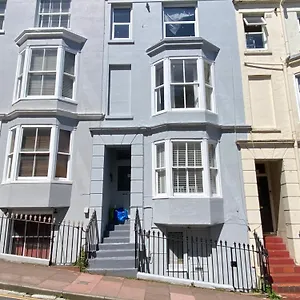 Apartment Centrally Located, Comfortable Near Station, And North Laines, Brighton